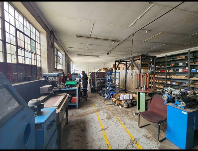 399M² WAREHOUSE TO LET IN WYCHWOOD